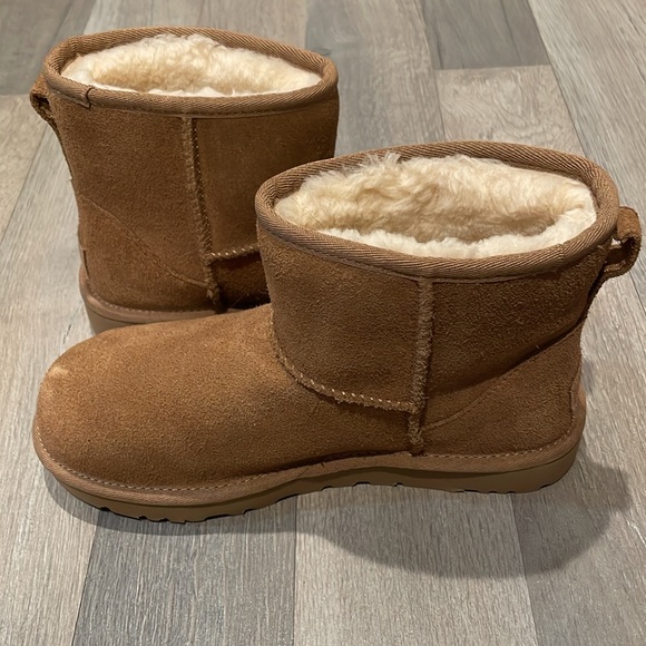UGG Australia Classic Mini Rubber Logo Chestnut Boots - Picture 10 of 16